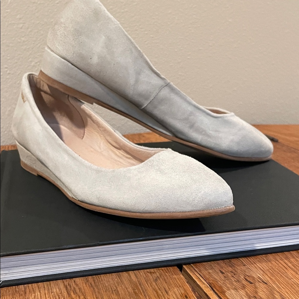 VISCATA BARCELONA Roma Suede Flats – Cream – Size 37 (6.5)